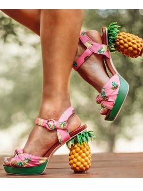 EUC - Pink Pineapple Tiki Style Pinup Heel - size 7
